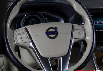 Подержанный автомобиль Volvo XC60 2017 года (12 фото)