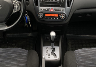 Подержанный автомобиль Kia Ceed Wagon 2008 года (12 фото)