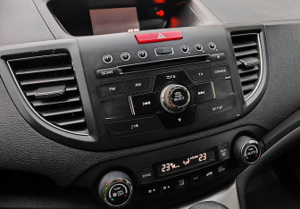 Подержанный автомобиль Honda CR-V 2013 года (14 фото)