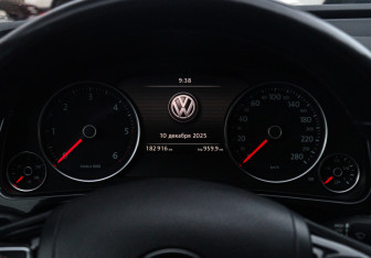 Подержанный автомобиль Volkswagen Touareg 2012 года (19 фото)