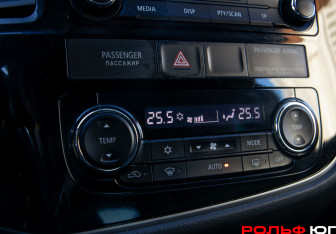 Подержанный автомобиль Mitsubishi Outlander 2014 года (15 фото)