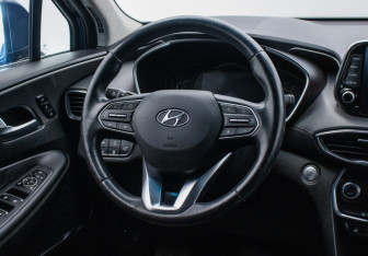 Подержанный автомобиль Hyundai Santa Fe 2019 года (15 фото)