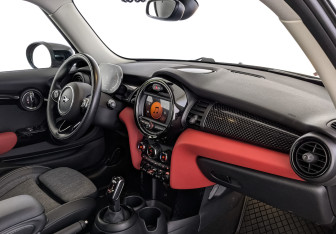 Подержанный автомобиль MINI Hatch 2020 года (13 фото)