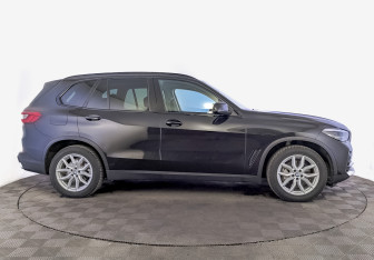 Подержанный автомобиль BMW X5 2018 года (4 фото)