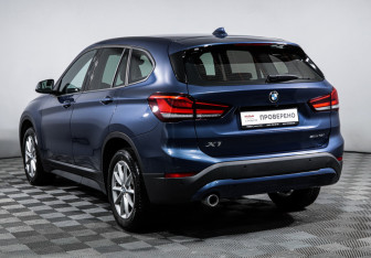 Подержанный автомобиль BMW X1 2021 года (7 фото)