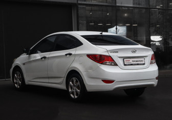 Подержанный автомобиль Hyundai Solaris Sedan 2011 года (7 фото)
