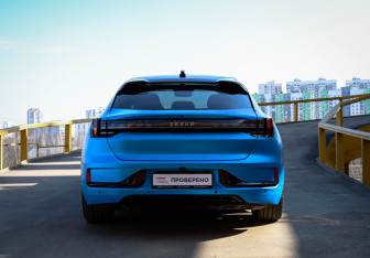 Подержанный автомобиль Zeekr 001 2022 года (4 фото)