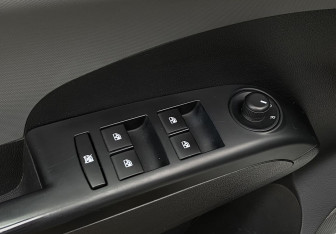 Подержанный автомобиль Chevrolet Aveo Hatchback 2014 года (12 фото)