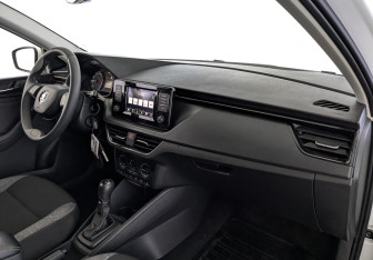 Подержанный автомобиль Skoda Rapid Liftback 2021 года (13 фото)