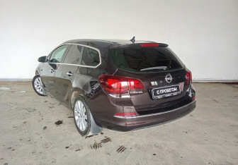 Подержанный автомобиль Opel Astra Wagon 2013 года (4 фото)