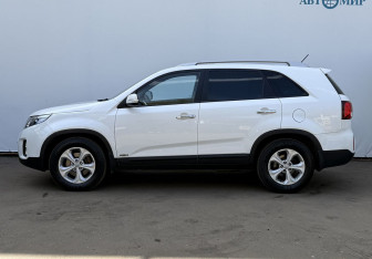 Подержанный автомобиль Kia Sorento 2013 года (8 фото)