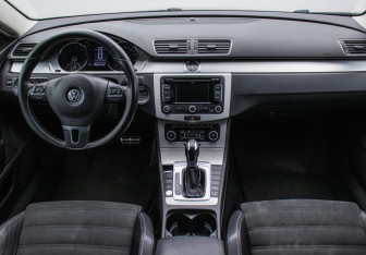 Подержанный автомобиль Volkswagen Passat CC 2011 года (13 фото)