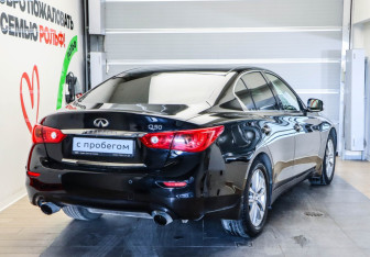 Подержанный автомобиль Infiniti Q50 2017 года (5 фото)