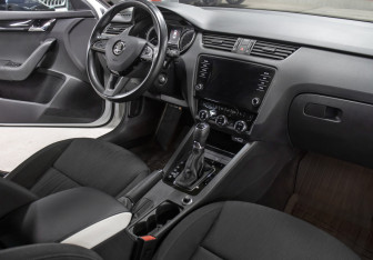 Подержанный автомобиль Skoda Octavia Liftback 2017 года (11 фото)