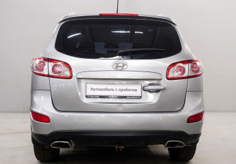 Подержанный автомобиль Hyundai Santa Fe 2010 года (6 фото)