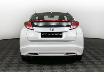 Подержанный автомобиль Honda Civic Hatchback 2012 года (5 фото)