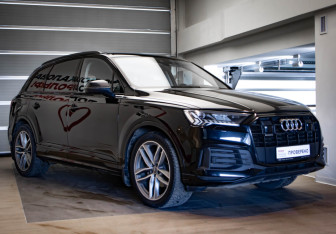 Подержанный автомобиль Audi Q7 2021 года (3 фото)