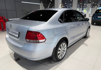 Подержанный автомобиль Volkswagen Polo Sedan 2011 года (3 фото)