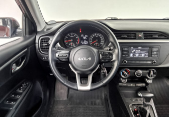 Подержанный автомобиль Kia Rio Hatchback 2021 года (21 фото)