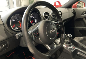 Подержанный автомобиль Audi TT Coupe 2010 года (13 фото)