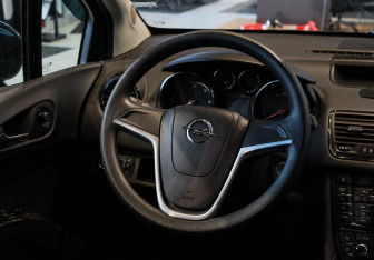 Подержанный автомобиль Opel Meriva 2012 года (11 фото)