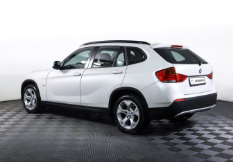 Подержанный автомобиль BMW X1 2011 года (7 фото)