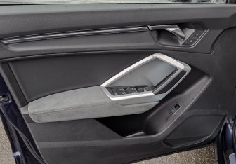 Подержанный автомобиль Audi Q3 2021 года (19 фото)