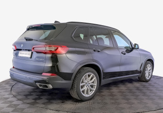 Подержанный автомобиль BMW X5 2018 года (5 фото)