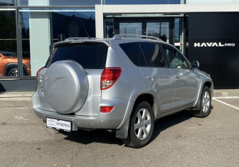 Подержанный автомобиль Toyota RAV4 2008 года (5 фото)