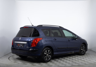 Подержанный автомобиль Peugeot 308 Wagon 2008 года (5 фото)