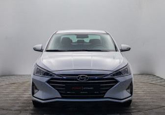Подержанный автомобиль Hyundai Elantra Sedan 2019 года (8 фото)