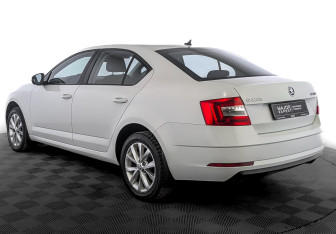 Подержанный автомобиль Skoda Octavia Liftback 2018 года (7 фото)