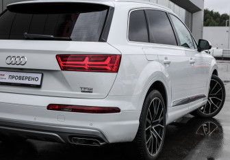 Подержанный автомобиль Audi Q7 2016 года (27 фото)