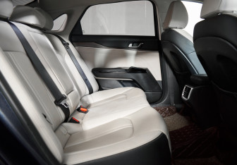 Подержанный автомобиль Kia K5 2021 года (10 фото)