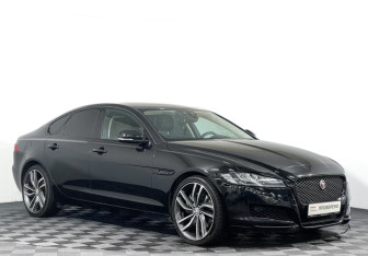 Подержанный автомобиль Jaguar XF Sedan 2018 года (3 фото)