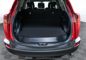 Подержанный автомобиль Toyota RAV4 2013 года (18 фото)