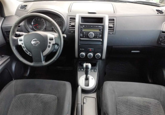 Подержанный автомобиль Nissan X-Trail 2011 года (9 фото)