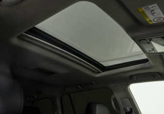 Подержанный автомобиль Toyota Land Cruiser Suv 2015 года (21 фото)