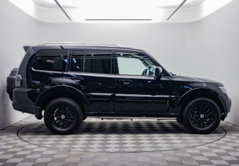 Подержанный автомобиль Mitsubishi Pajero 2007 года (6 фото)