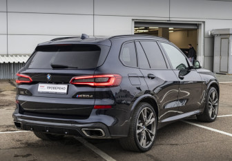 Подержанный автомобиль BMW X5 2018 года (6 фото)