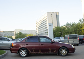 Подержанный автомобиль Kia Spectra Sedan 2006 года (3 фото)