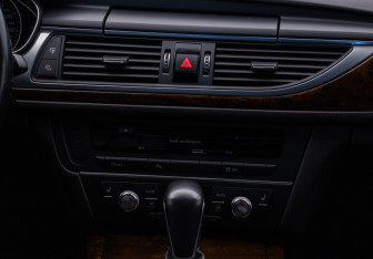 Подержанный автомобиль Audi A6 Sedan 2015 года (14 фото)
