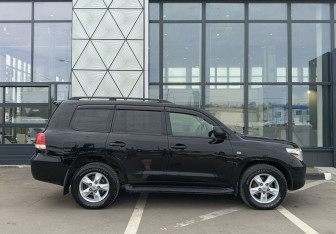 Подержанный автомобиль Toyota Land Cruiser Suv 2008 года (4 фото)