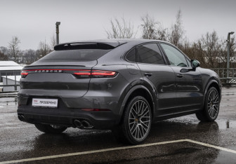 Подержанный автомобиль Porsche Cayenne 2020 года (6 фото)