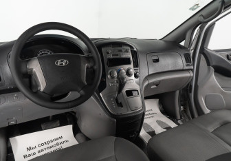 Подержанный автомобиль Hyundai Grand Starex 2009 года (8 фото)