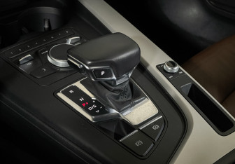 Подержанный автомобиль Audi A4 Sedan 2019 года (14 фото)