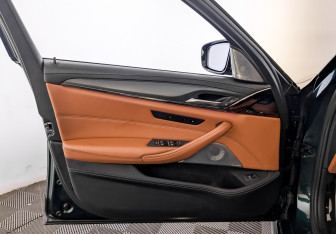 Подержанный автомобиль BMW M5 Sedan 2019 года (19 фото)