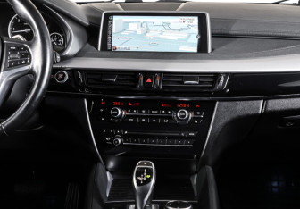 Подержанный автомобиль BMW X6 2015 года (14 фото)