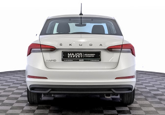 Подержанный автомобиль Skoda Rapid Liftback 2022 года (6 фото)
