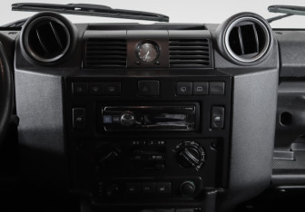 Подержанный автомобиль Land Rover Defender Suv 2008 года (12 фото)